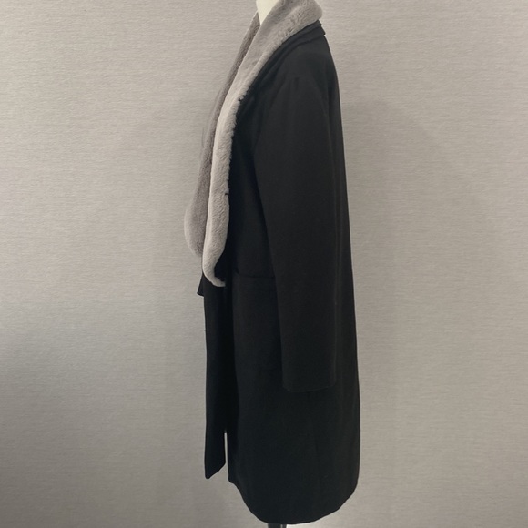SASS - Black Coat with Grey Fur Collar - Picture 3 of 7